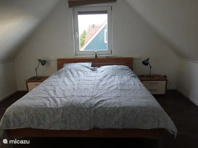 Ruime tweepersoons slaapkamer